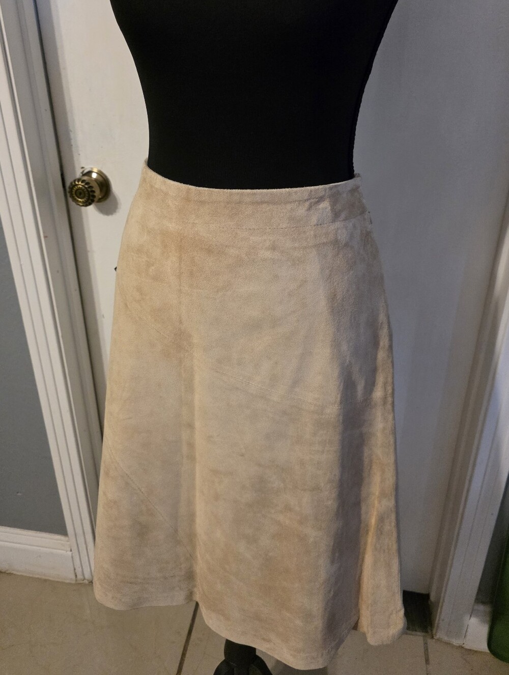 New Frontier Beige Skirt Size 8